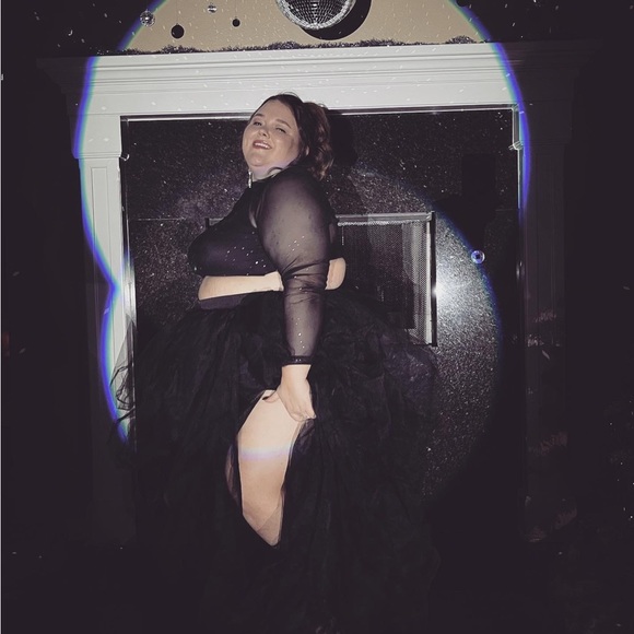 Heyyy! It’s Linzy, your new fave posher 💁🏻‍♀️ - Picture 6 of 8